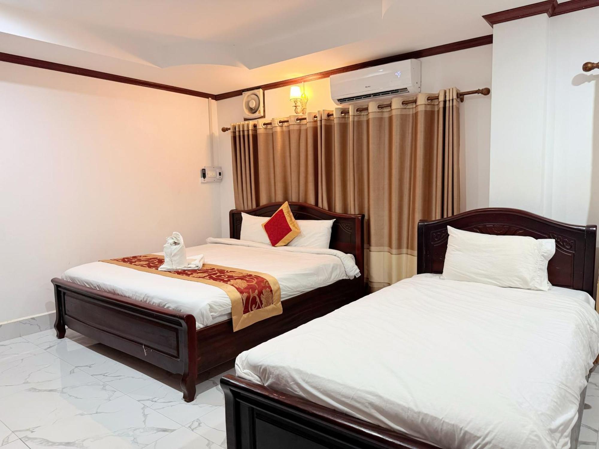 Vangvieng Sisavang Mountain View Hotel วังเวียง ภายนอก รูปภาพ
