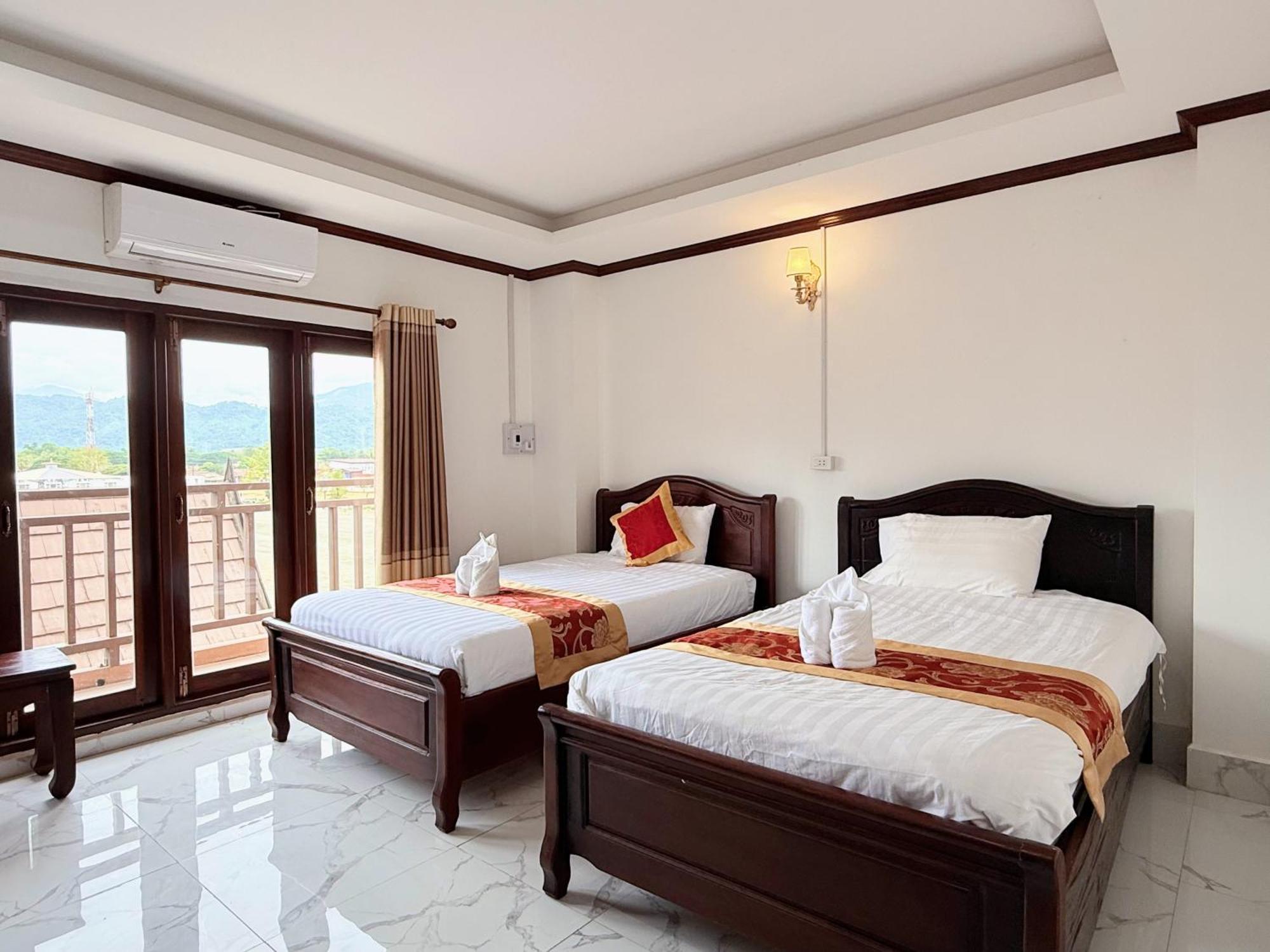 Vangvieng Sisavang Mountain View Hotel วังเวียง ภายนอก รูปภาพ