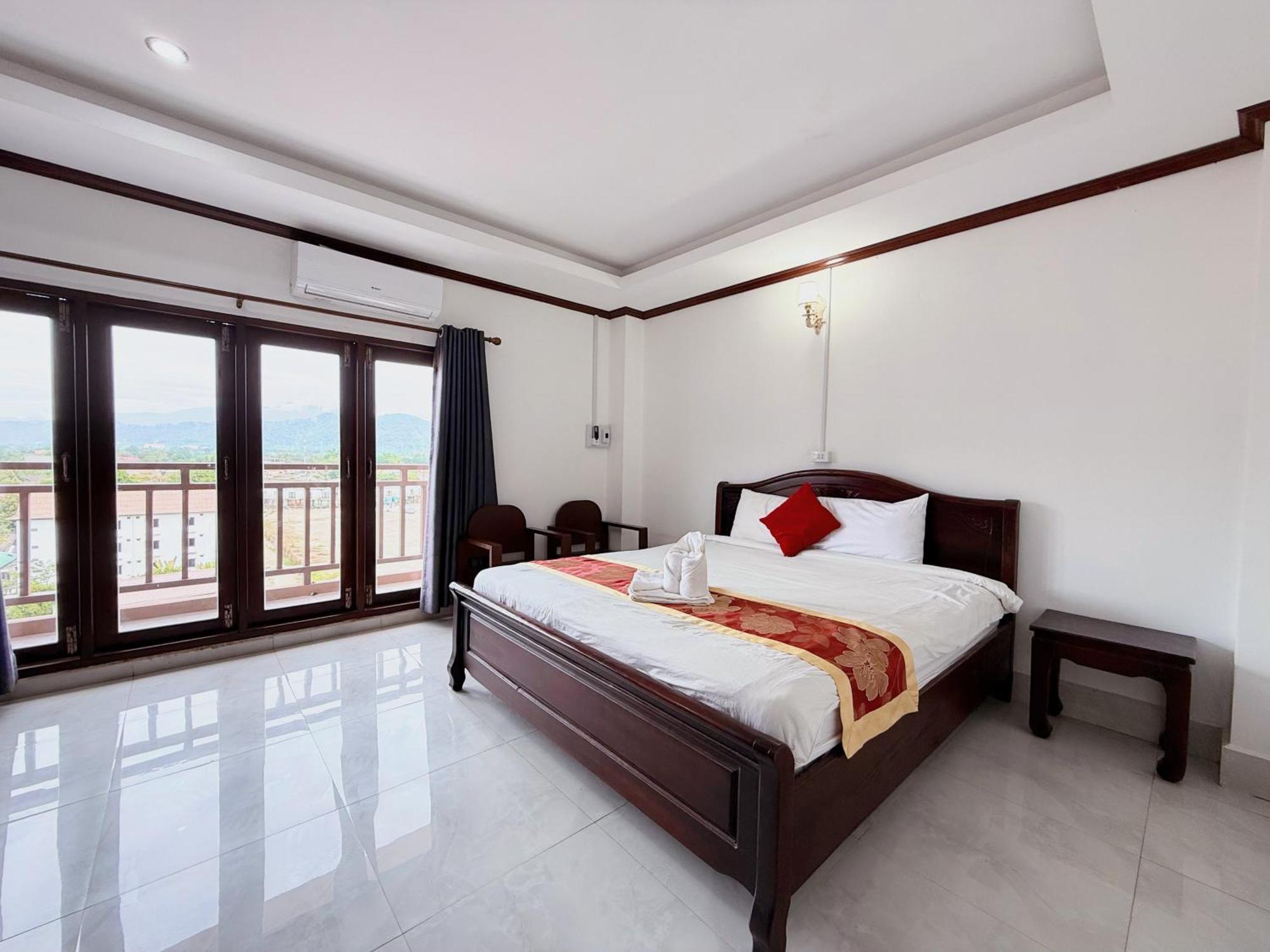 Vangvieng Sisavang Mountain View Hotel วังเวียง ภายนอก รูปภาพ
