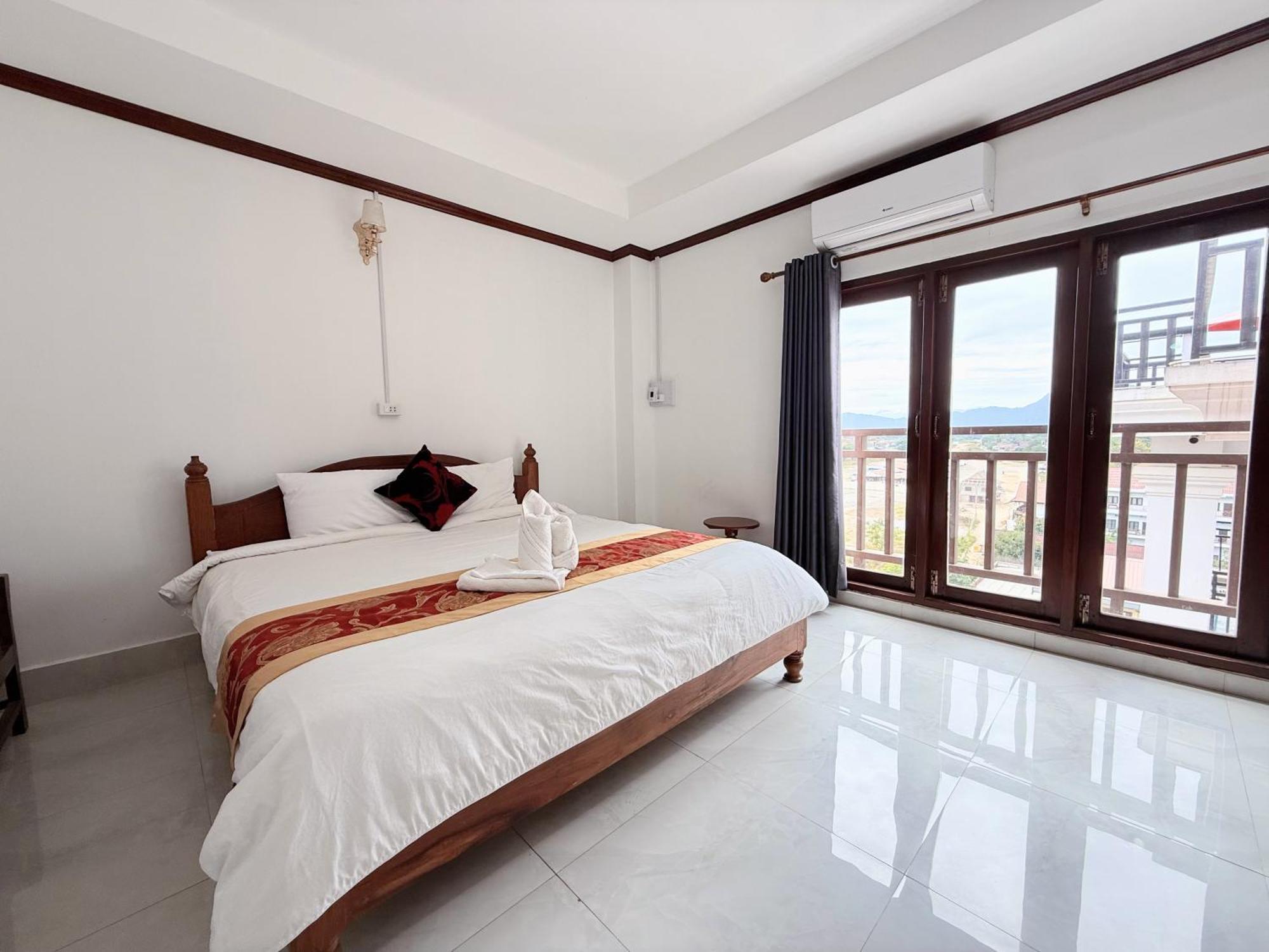 Vangvieng Sisavang Mountain View Hotel วังเวียง ภายนอก รูปภาพ