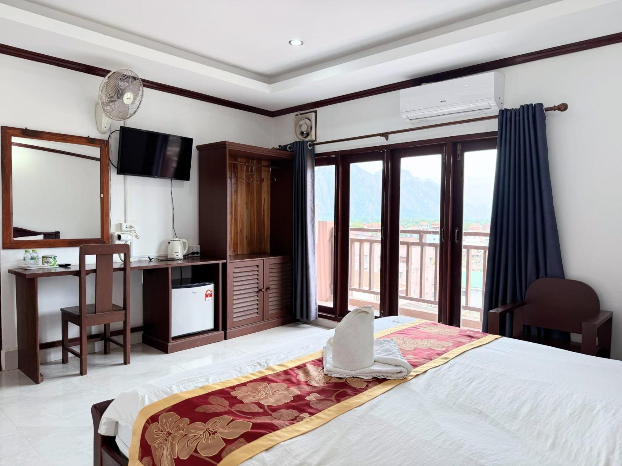 Vangvieng Sisavang Mountain View Hotel วังเวียง ภายนอก รูปภาพ