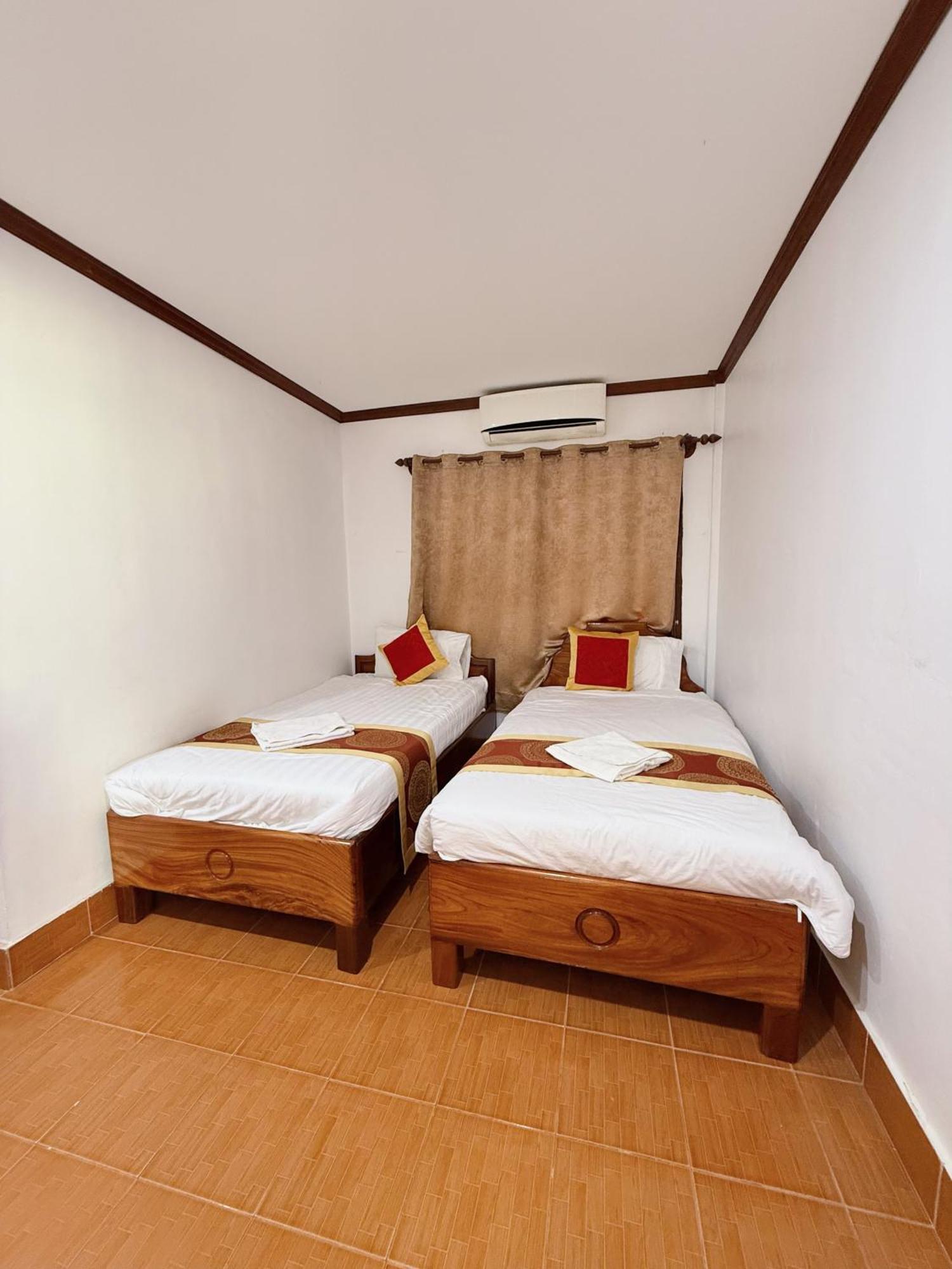Vangvieng Sisavang Mountain View Hotel วังเวียง ภายนอก รูปภาพ