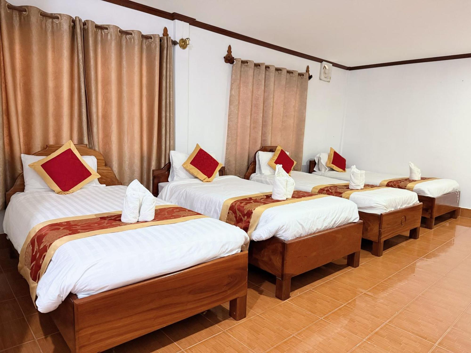 Vangvieng Sisavang Mountain View Hotel วังเวียง ภายนอก รูปภาพ