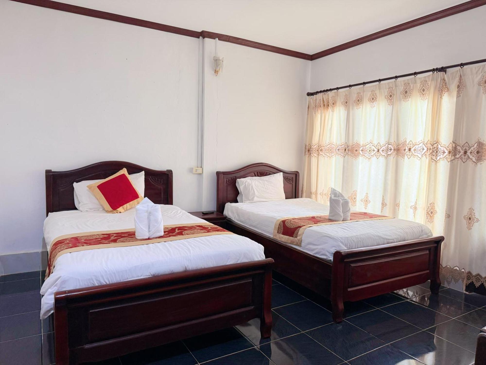 Vangvieng Sisavang Mountain View Hotel วังเวียง ภายนอก รูปภาพ