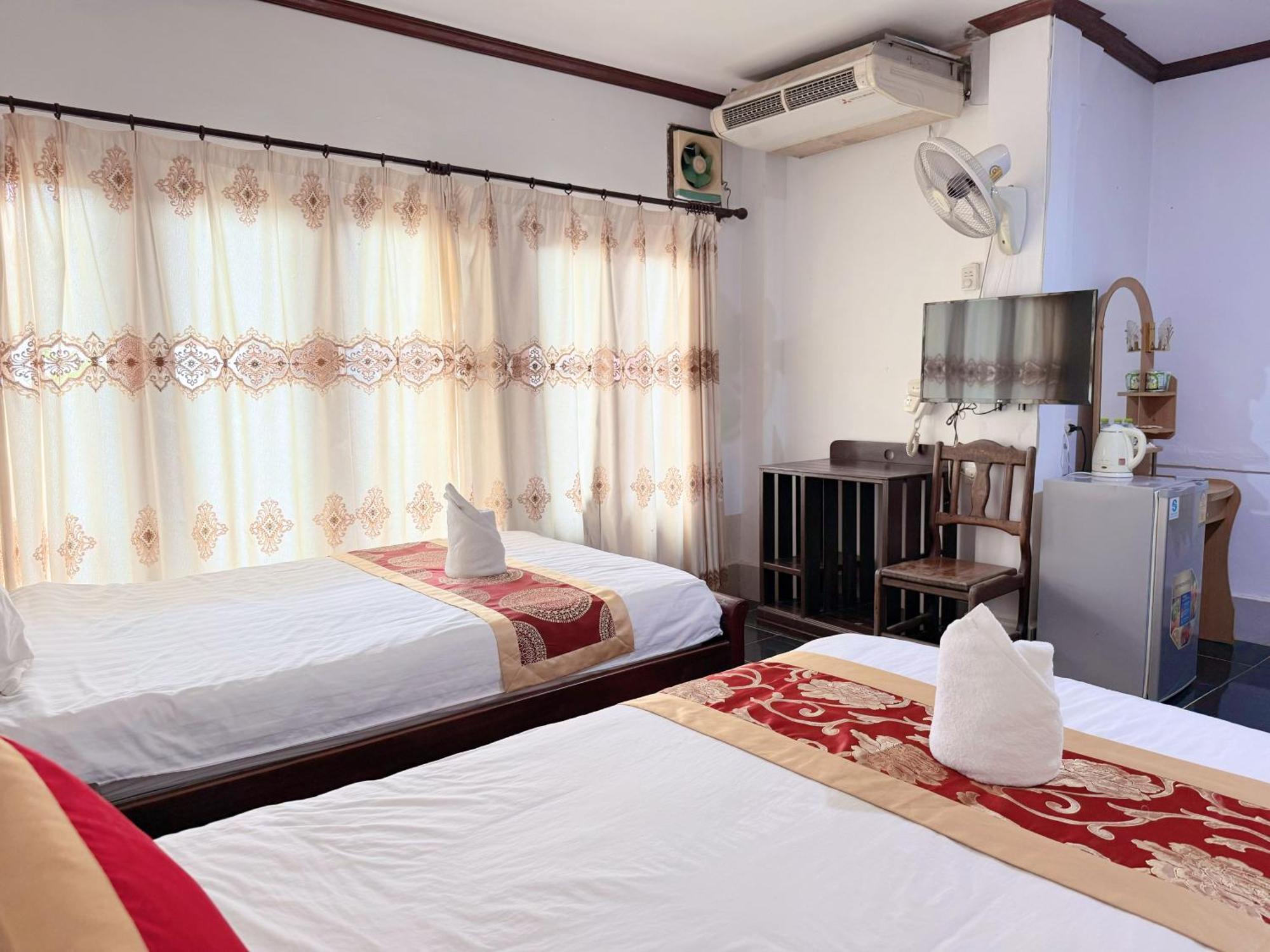 Vangvieng Sisavang Mountain View Hotel วังเวียง ภายนอก รูปภาพ