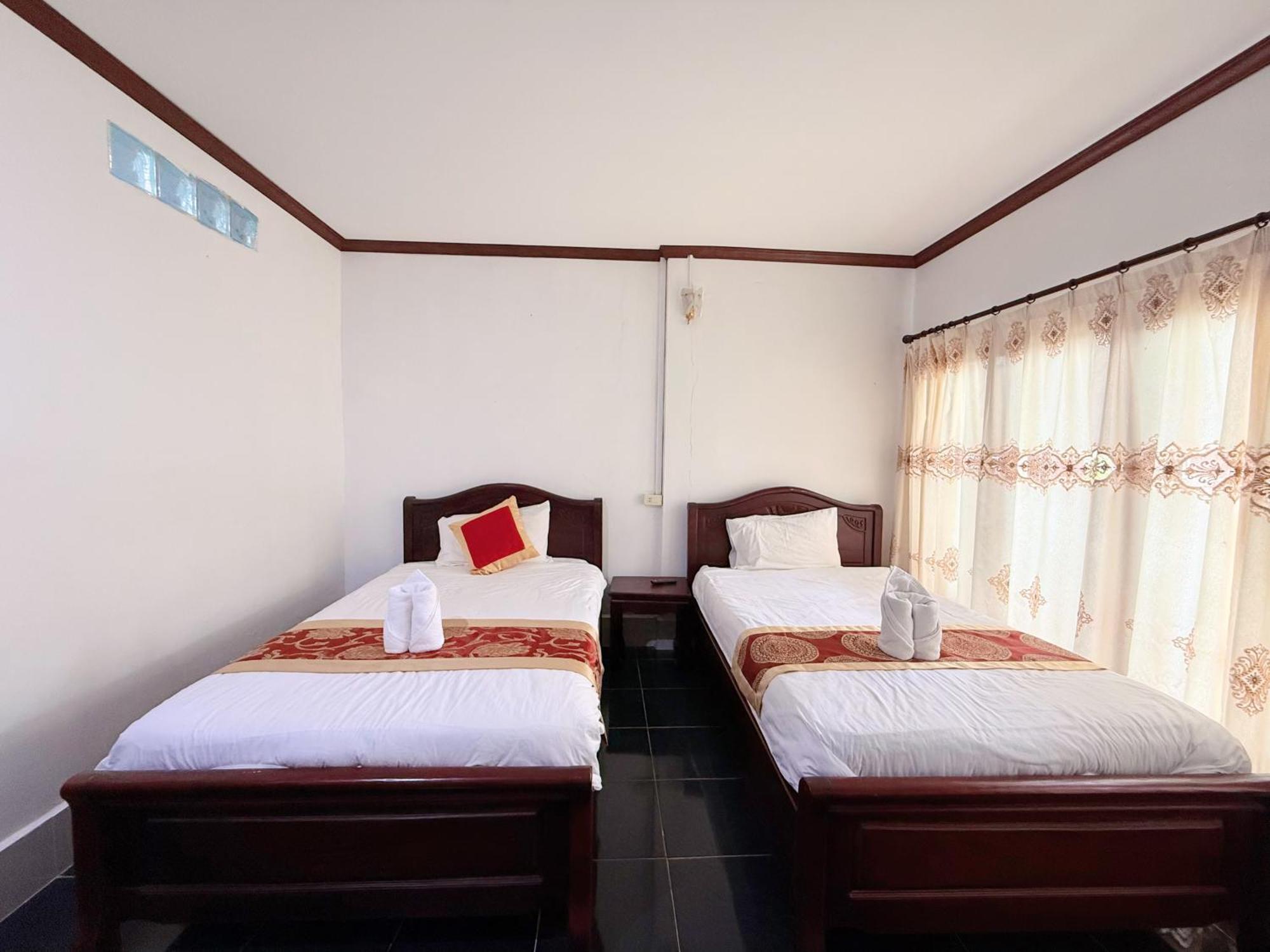 Vangvieng Sisavang Mountain View Hotel วังเวียง ภายนอก รูปภาพ