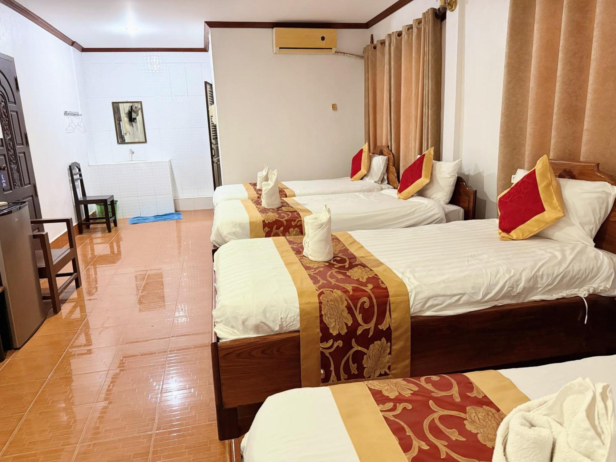 Vangvieng Sisavang Mountain View Hotel วังเวียง ภายนอก รูปภาพ