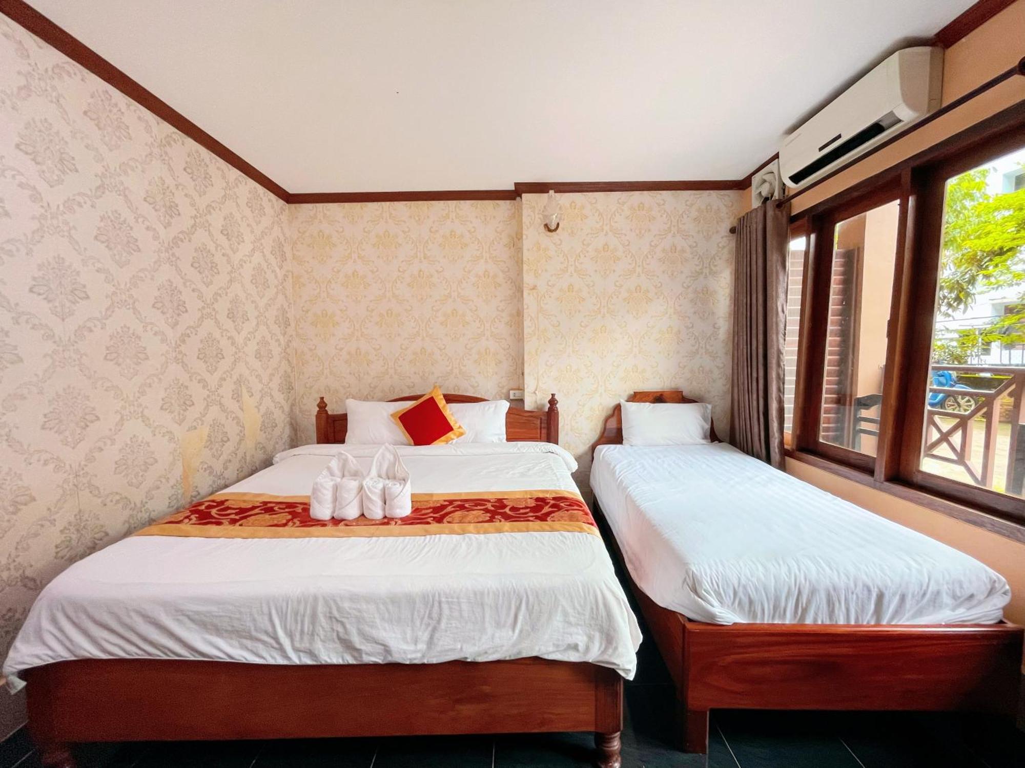 Vangvieng Sisavang Mountain View Hotel วังเวียง ภายนอก รูปภาพ