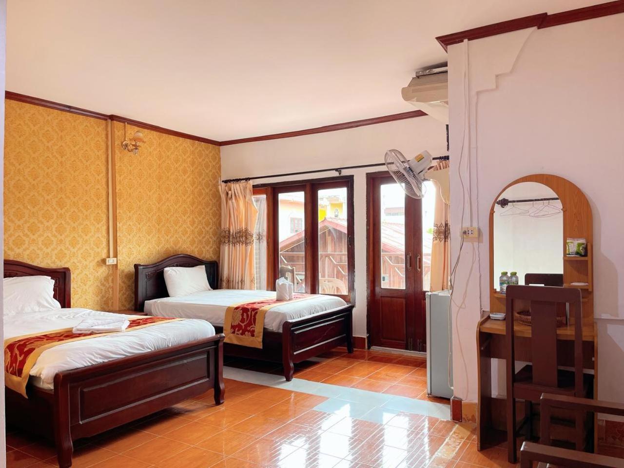 Vangvieng Sisavang Mountain View Hotel วังเวียง ภายนอก รูปภาพ