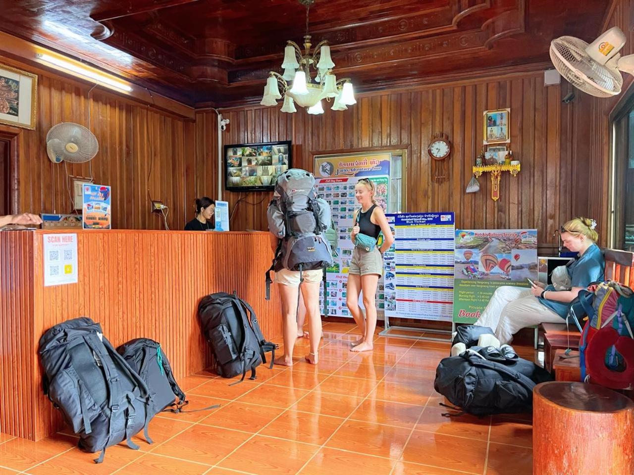 Vangvieng Sisavang Mountain View Hotel วังเวียง ภายนอก รูปภาพ