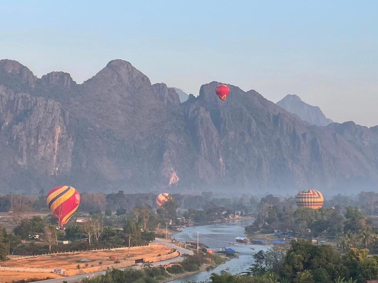 Vangvieng Sisavang Mountain View Hotel วังเวียง ภายนอก รูปภาพ