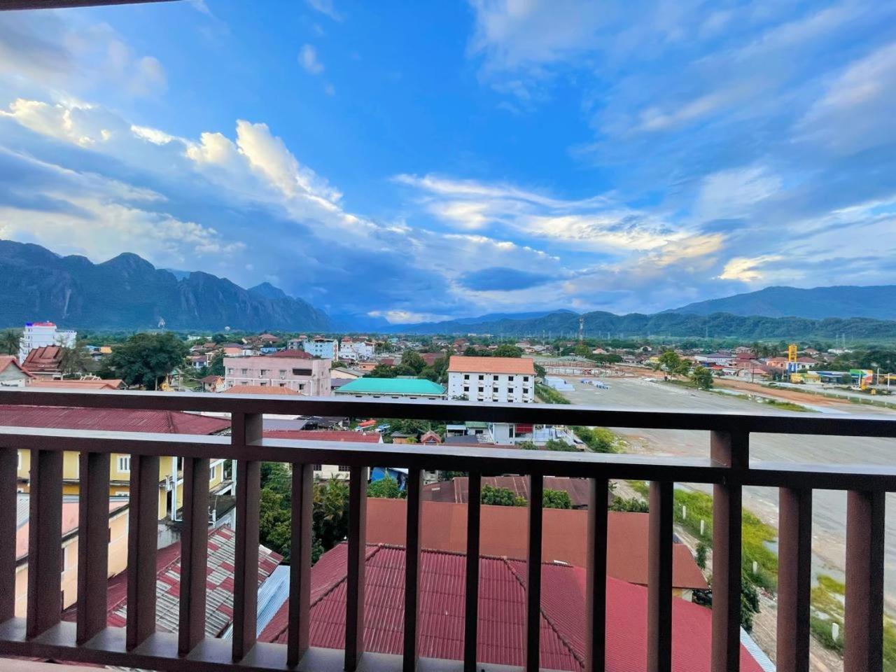 Vangvieng Sisavang Mountain View Hotel วังเวียง ภายนอก รูปภาพ