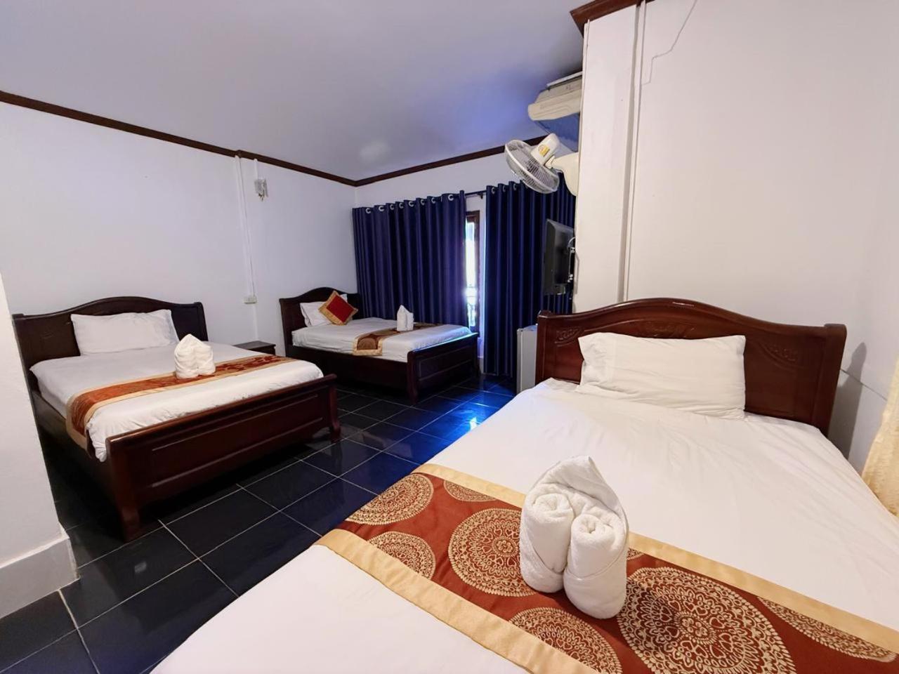 Vangvieng Sisavang Mountain View Hotel วังเวียง ภายนอก รูปภาพ