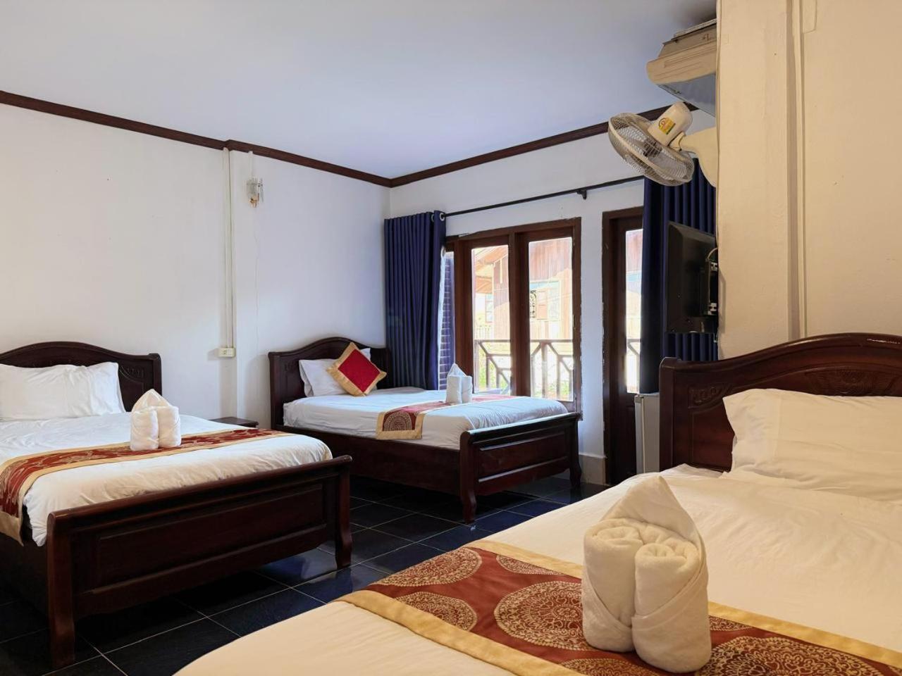 Vangvieng Sisavang Mountain View Hotel วังเวียง ภายนอก รูปภาพ