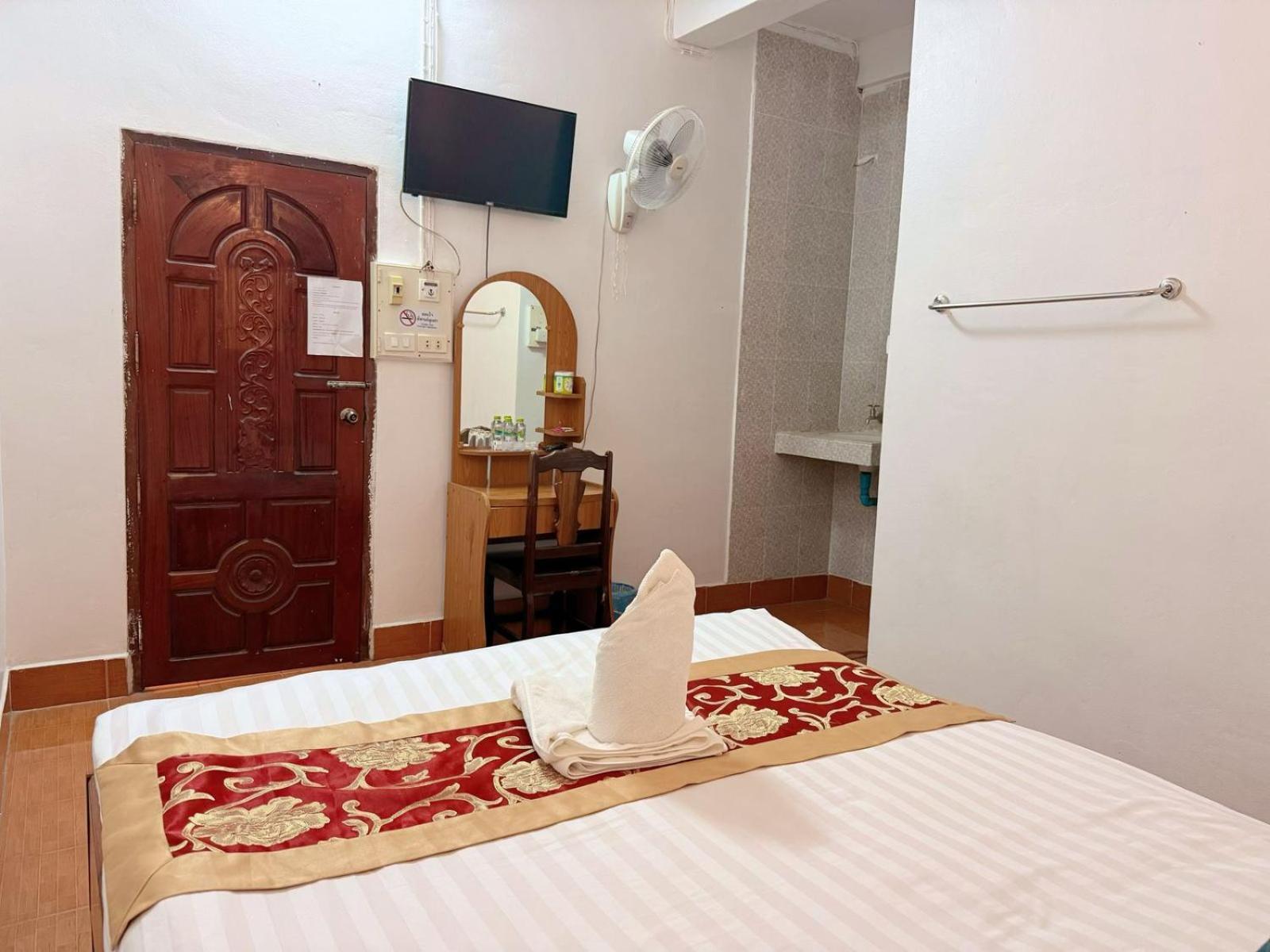 Vangvieng Sisavang Mountain View Hotel วังเวียง ภายนอก รูปภาพ