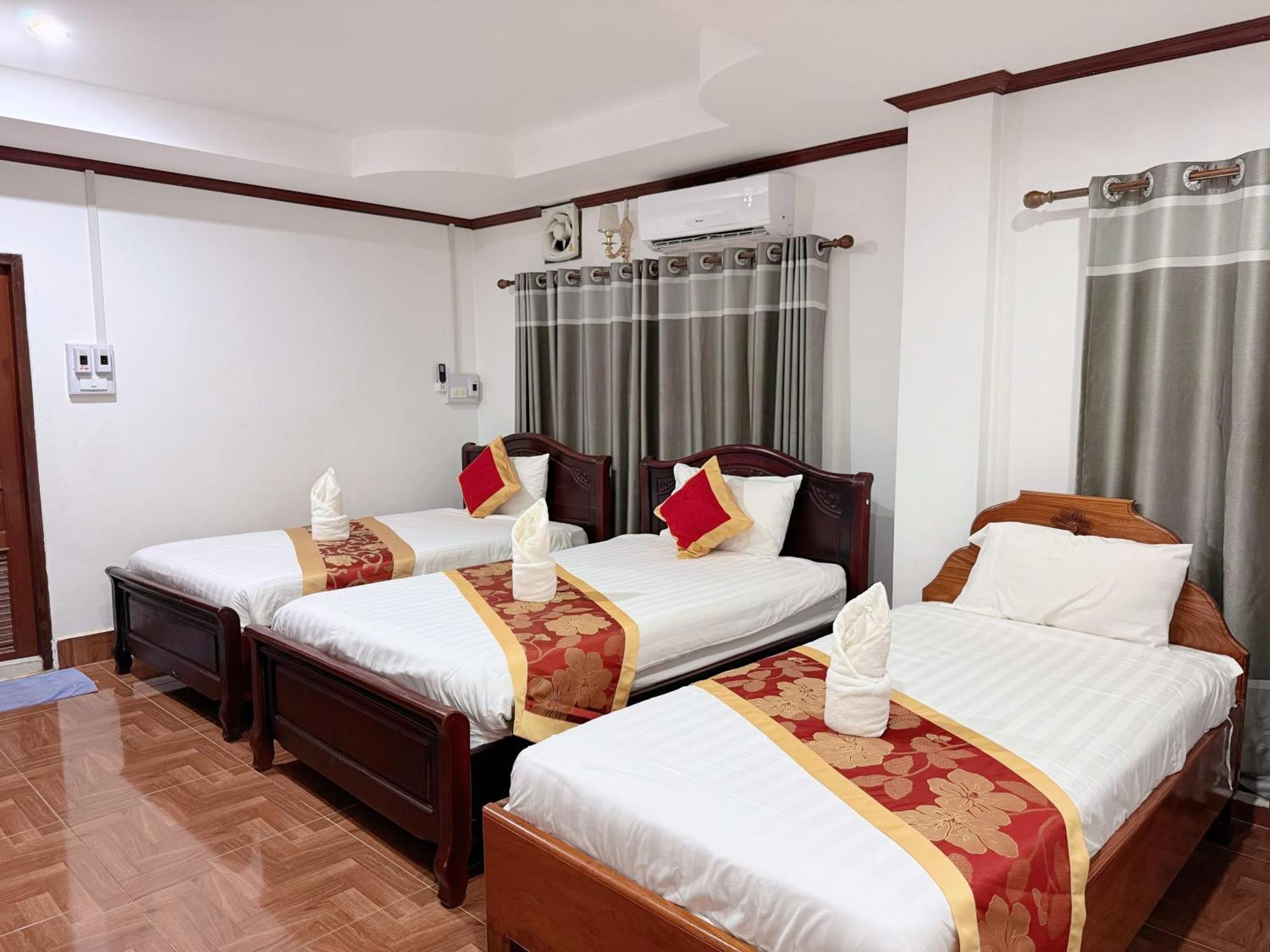 Vangvieng Sisavang Mountain View Hotel วังเวียง ภายนอก รูปภาพ