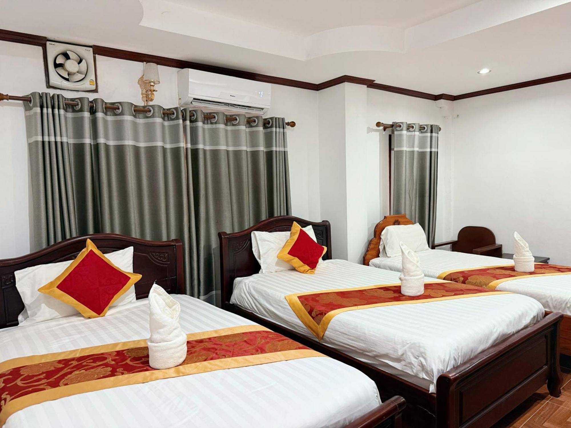 Vangvieng Sisavang Mountain View Hotel วังเวียง ภายนอก รูปภาพ