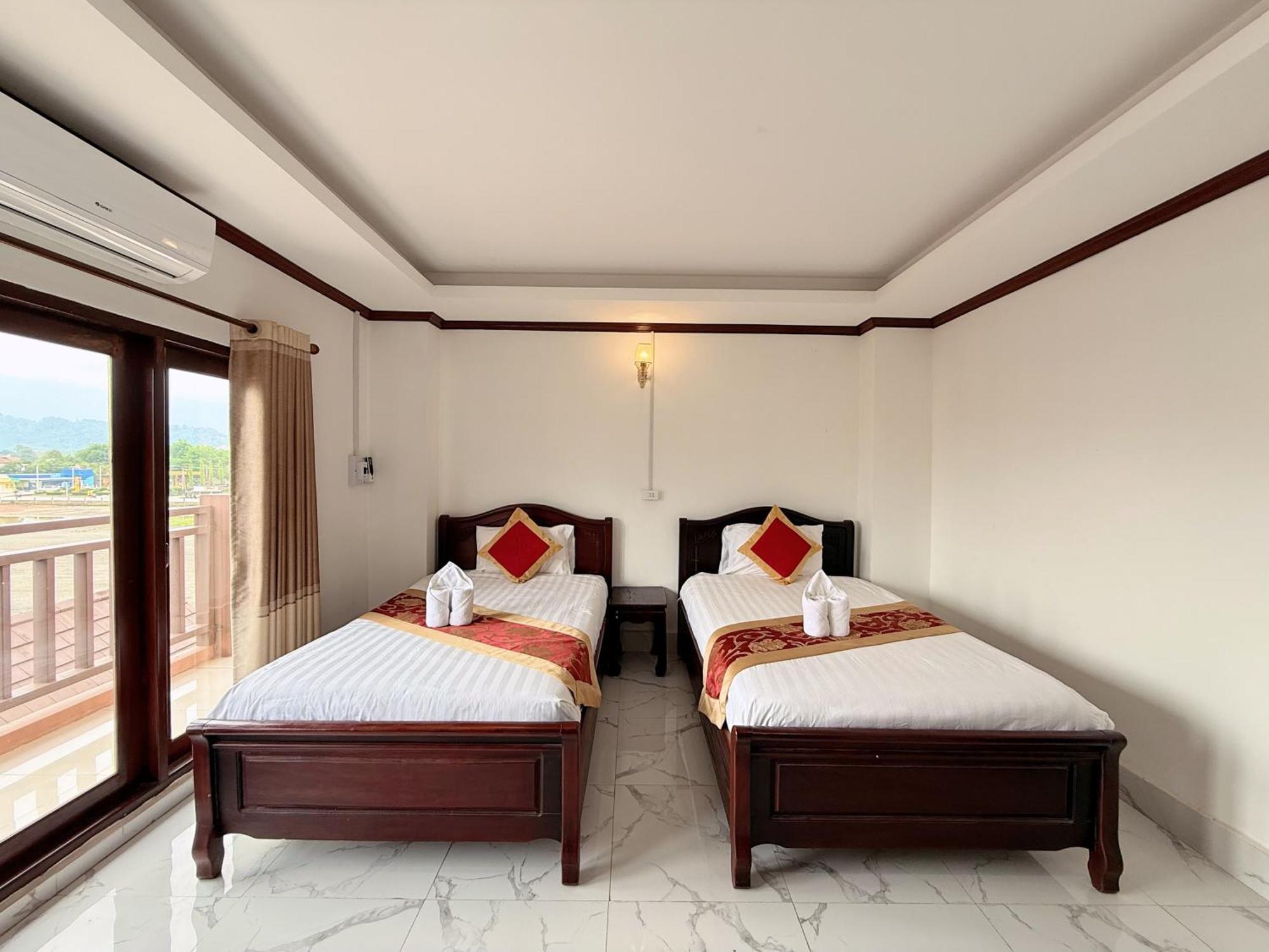 Vangvieng Sisavang Mountain View Hotel วังเวียง ภายนอก รูปภาพ