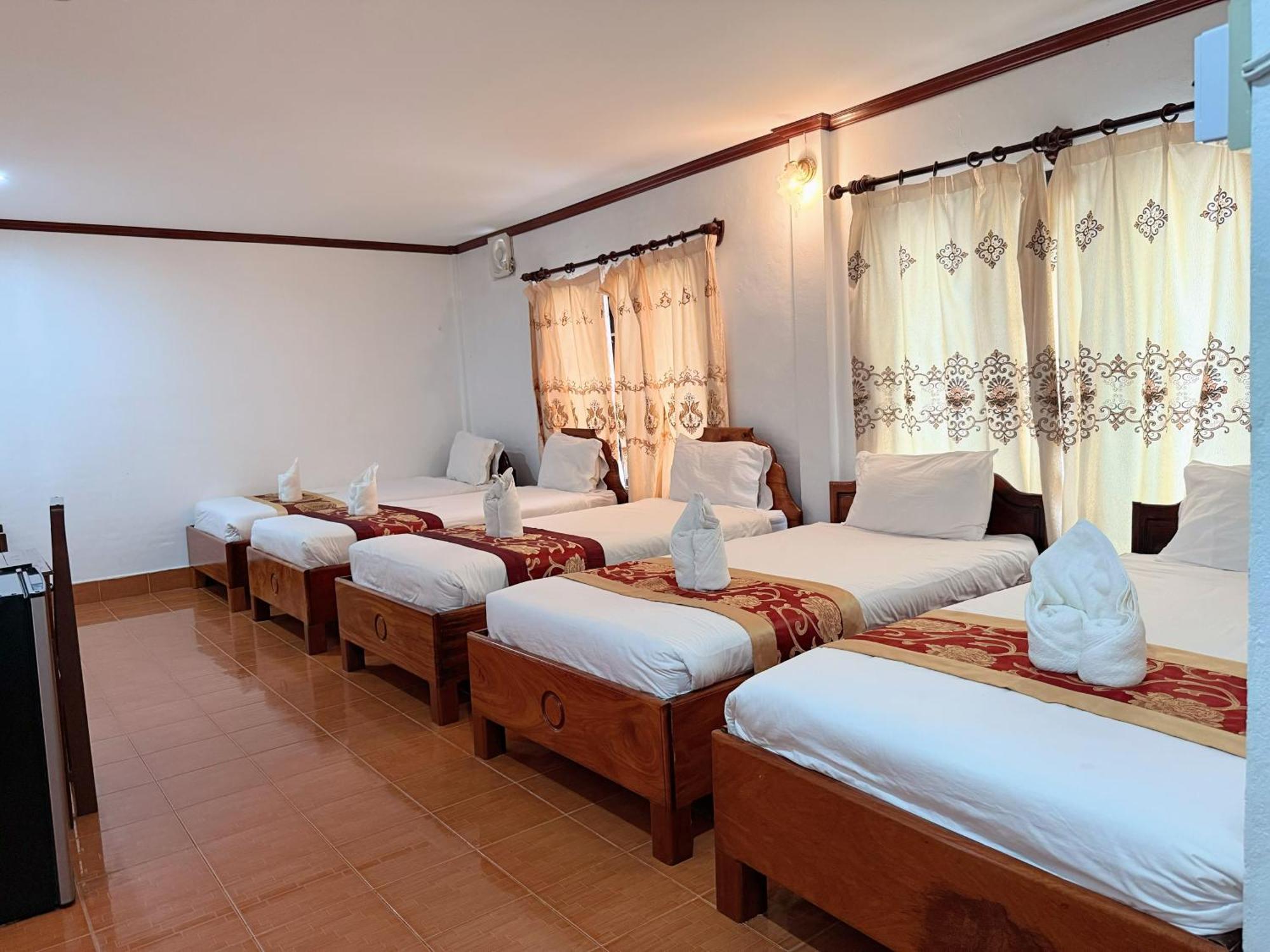 Vangvieng Sisavang Mountain View Hotel วังเวียง ภายนอก รูปภาพ