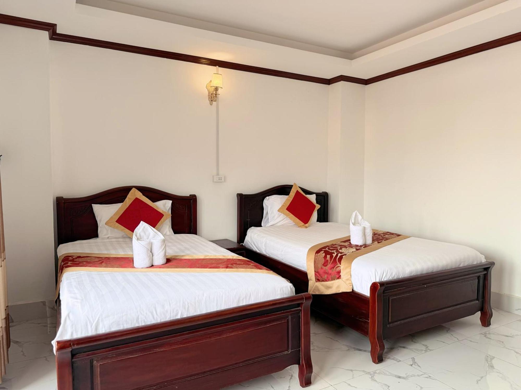 Vangvieng Sisavang Mountain View Hotel วังเวียง ภายนอก รูปภาพ