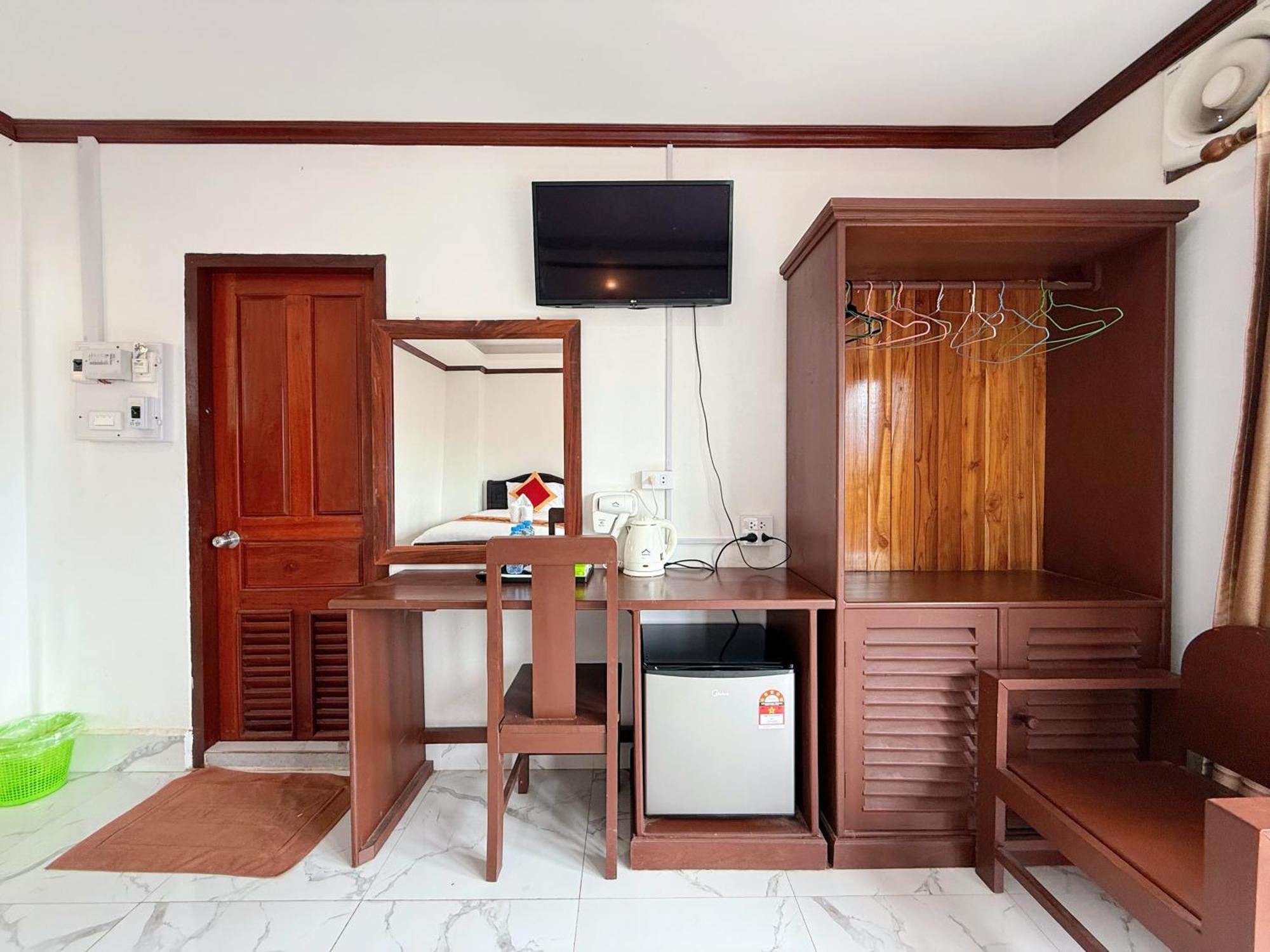 Vangvieng Sisavang Mountain View Hotel วังเวียง ภายนอก รูปภาพ