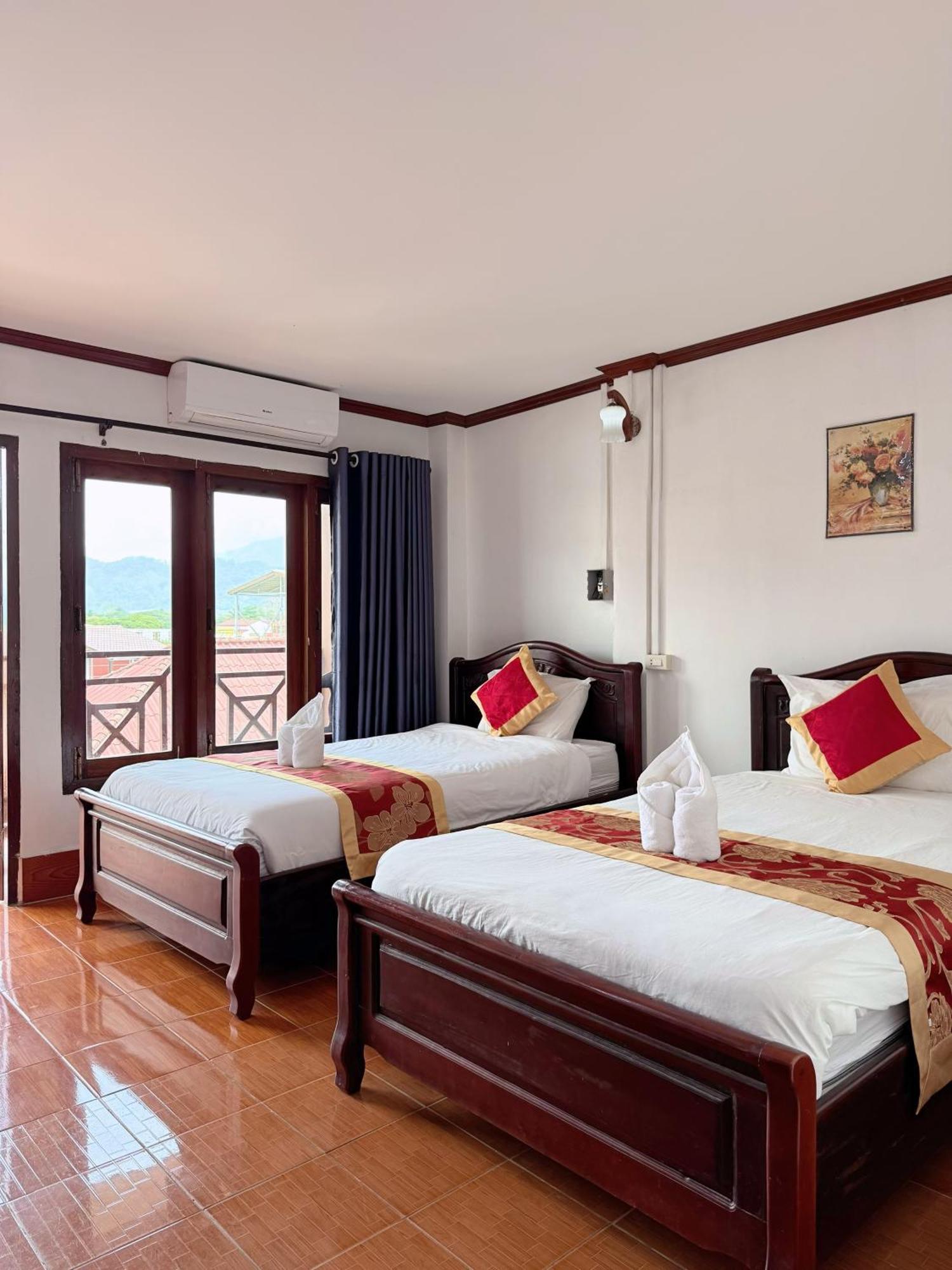 Vangvieng Sisavang Mountain View Hotel วังเวียง ภายนอก รูปภาพ