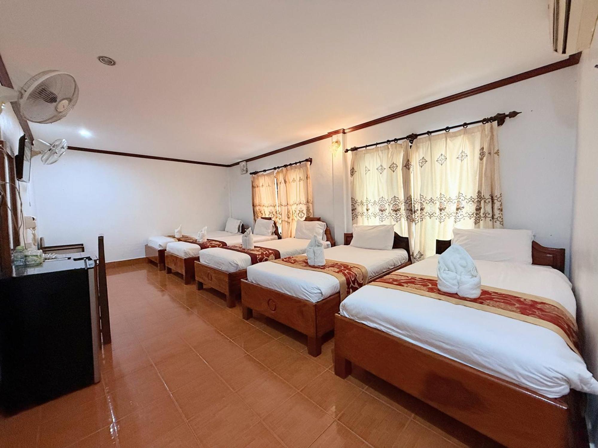 Vangvieng Sisavang Mountain View Hotel วังเวียง ภายนอก รูปภาพ