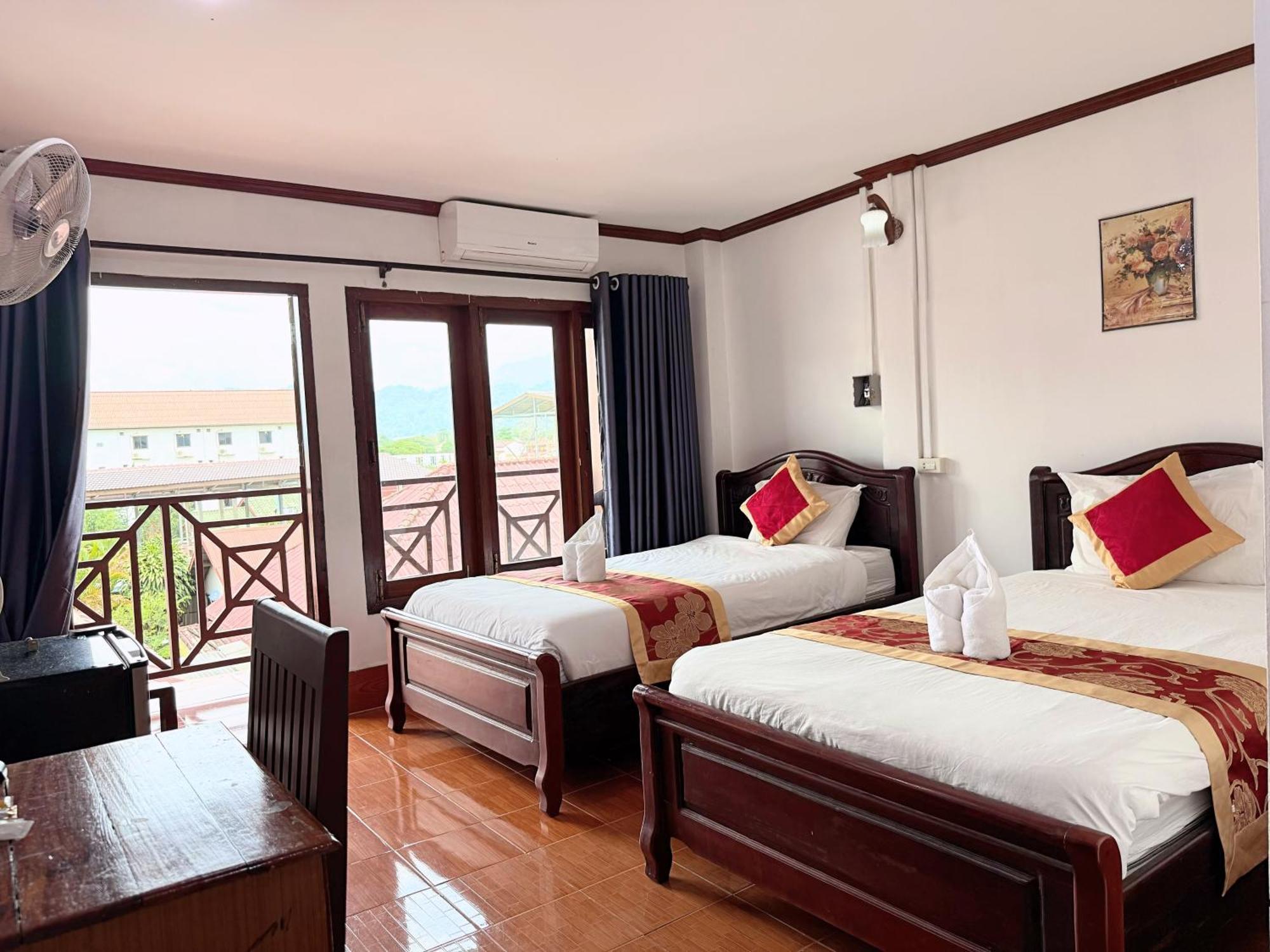 Vangvieng Sisavang Mountain View Hotel วังเวียง ภายนอก รูปภาพ