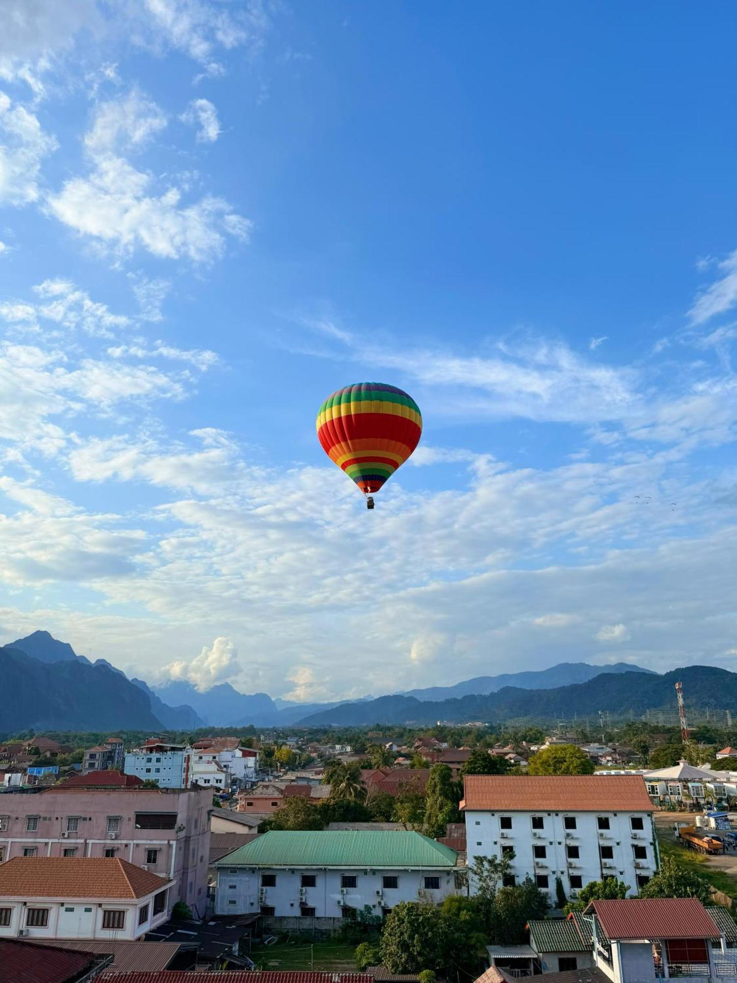 Vangvieng Sisavang Mountain View Hotel วังเวียง ภายนอก รูปภาพ