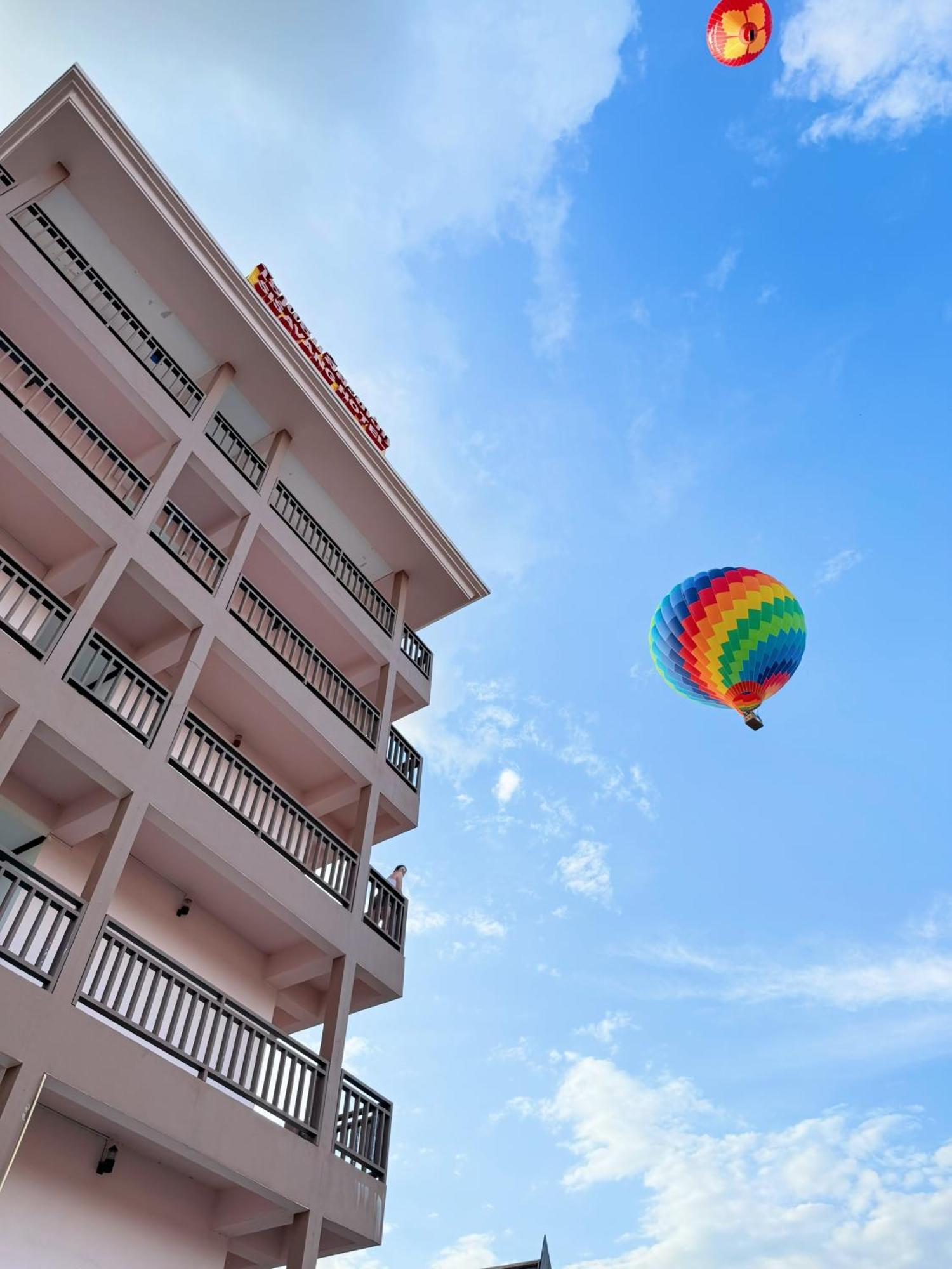 Vangvieng Sisavang Mountain View Hotel วังเวียง ภายนอก รูปภาพ