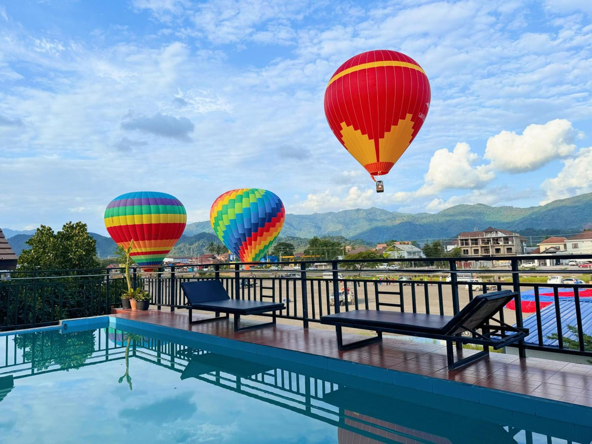 Vangvieng Sisavang Mountain View Hotel วังเวียง ภายนอก รูปภาพ